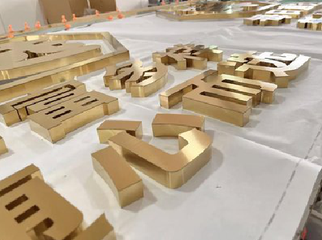 安龙拉丝不锈钢字的特点。